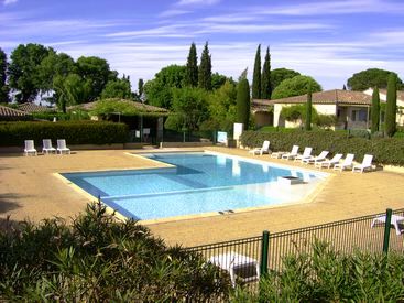 gite rental with swimming pool provence
